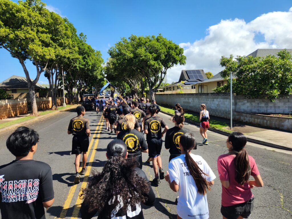 Recuits and students from Mililani High School participated in a police run with the police chief
