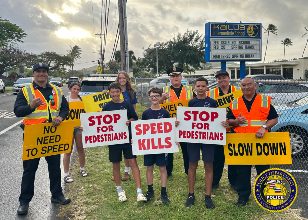 🚸 Recently, officers from the District 4 Community Policing Team joined three separate sign-waving events to promote pedestrian safety! 🙌 👟 At Kailua Intermediate, officers teamed up with students to address concerns about yielding to pedestrians, speeding, and distracted driving during busy school hours. 🚦 Another day at Kuʻulei Rd & Aulike St, students and community members joined in to remind drivers to yield for pedestrians and drive with aloha. 🚗 In Kāneʻohe, at Kamehameha Hwy & Haʻikū Rd, the Aliʻi Shores Neighborhood Security Watch worked alongside officers to urge drivers to slow down and don’t speed. A community that stands together is stronger and safer! 🤝💪 #Traffic #Safety #SaferRoadsTogether #DriveWithAloha #SafeEveryMile
