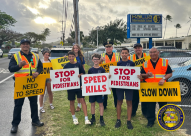 🚸 Recently, officers from the District 4 Community Policing Team joined three separate sign-waving events to promote pedestrian safety! 🙌 👟 At Kailua Intermediate, officers teamed up with students to address concerns about yielding to pedestrians, speeding, and distracted driving during busy school hours. 🚦 Another day at Kuʻulei Rd & Aulike St, students and community members joined in to remind drivers to yield for pedestrians and drive with aloha. 🚗 In Kāneʻohe, at Kamehameha Hwy & Haʻikū Rd, the Aliʻi Shores Neighborhood Security Watch worked alongside officers to urge drivers to slow down and don’t speed. A community that stands together is stronger and safer! 🤝💪 #Traffic #Safety #SaferRoadsTogether #DriveWithAloha #SafeEveryMile