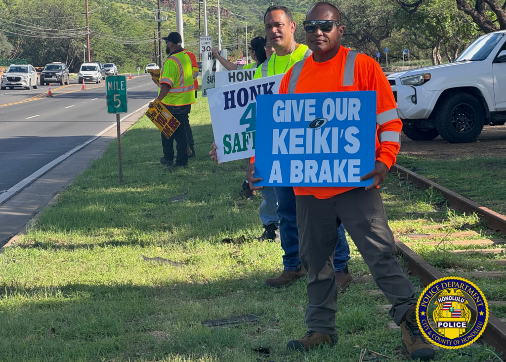 District 8 Officers Join Community for Traffic Safety Awareness at Kalanianaʻole Beach Park
