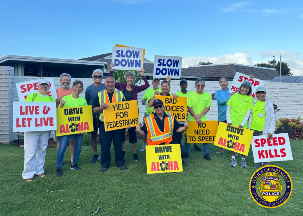 🚸 Recently, officers from the District 4 Community Policing Team joined three separate sign-waving events to promote pedestrian safety! 🙌 👟 At Kailua Intermediate, officers teamed up with students to address concerns about yielding to pedestrians, speeding, and distracted driving during busy school hours. 🚦 Another day at Kuʻulei Rd & Aulike St, students and community members joined in to remind drivers to yield for pedestrians and drive with aloha. 🚗 In Kāneʻohe, at Kamehameha Hwy & Haʻikū Rd, the Aliʻi Shores Neighborhood Security Watch worked alongside officers to urge drivers to slow down and don’t speed. A community that stands together is stronger and safer! 🤝💪 #Traffic #Safety #SaferRoadsTogether #DriveWithAloha #SafeEveryMile