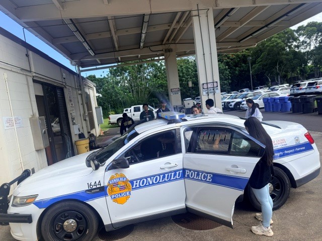 MHS students visited the Wahiawa Station for a tour