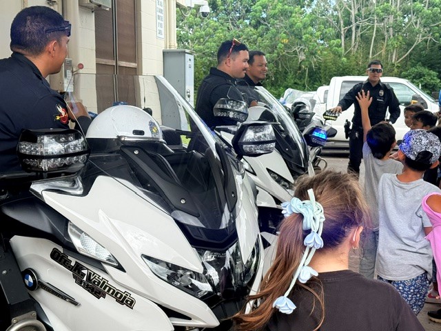 Wahiawa Elementary Students were able to learn about the Police Solo bike Officers and their duties