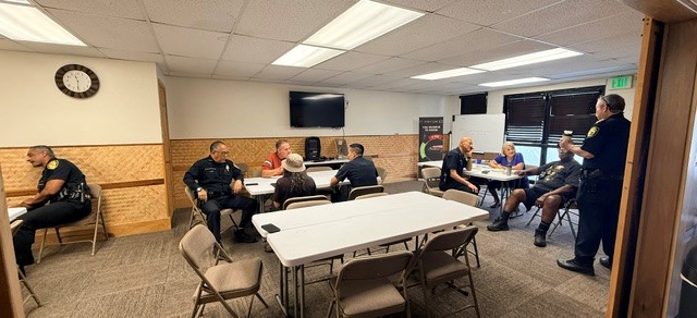 District 2 Officers, in partnership with Cane Street Cafe in Wahaiwa held a Coffee with a Cop where community members were able to sit and talk with Officers in their district.