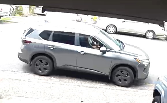 Gray Nissan SUV with black rims as shown on surveillance camera